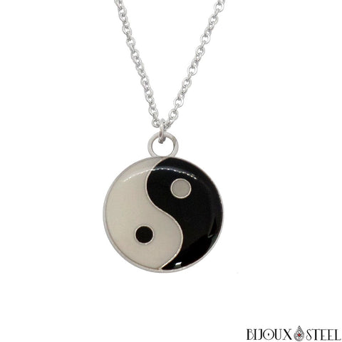 Collier à pendentif yin yang noir et blanc et sa chaîne argentée en acier chirurgical