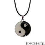Collier à pendentif yin yang noir et blanc et son cordon noir