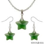 Parure boucles d'oreilles pendantes et collier à pendentif étoiles vertes en verre et argentée