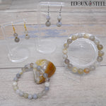 Parure bracelet perles 8mm et bracelet et boucles d'oreilles dorées en agate grise pierre naturelle et acier inoxydable